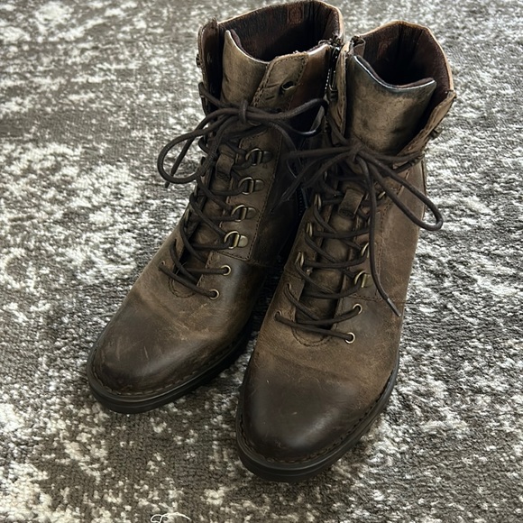 Born Descent Hiker Bootie size 9 - Picture 2 of 14